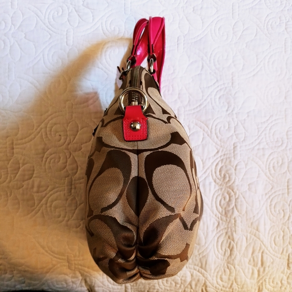 COACH  A1381 F22941 Ltd. Ed. Daisy Signature Crossbody/Tote- Khaki, Raspberry - Picture 7 of 16